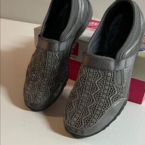 Skechers Gray Textured Slip-On Flats